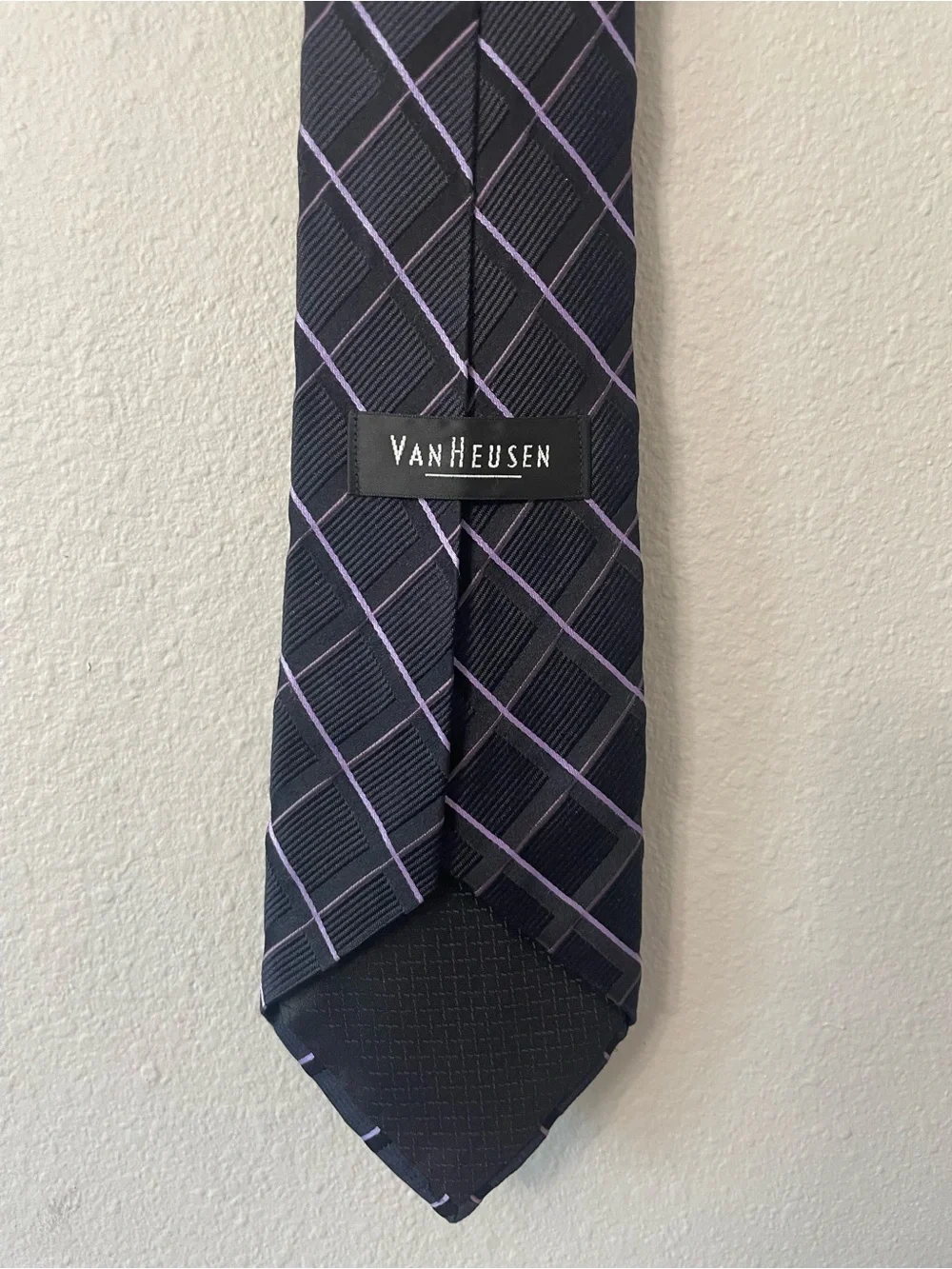 VanHussen Tie   100% SILK Men's Black Tie with Lavender Windowpane Pattern